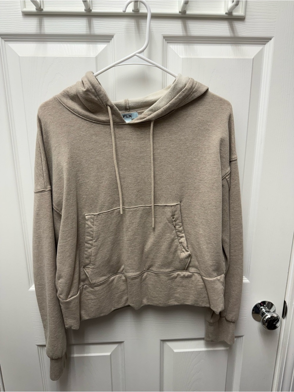Hoodie neckline with drawstrings